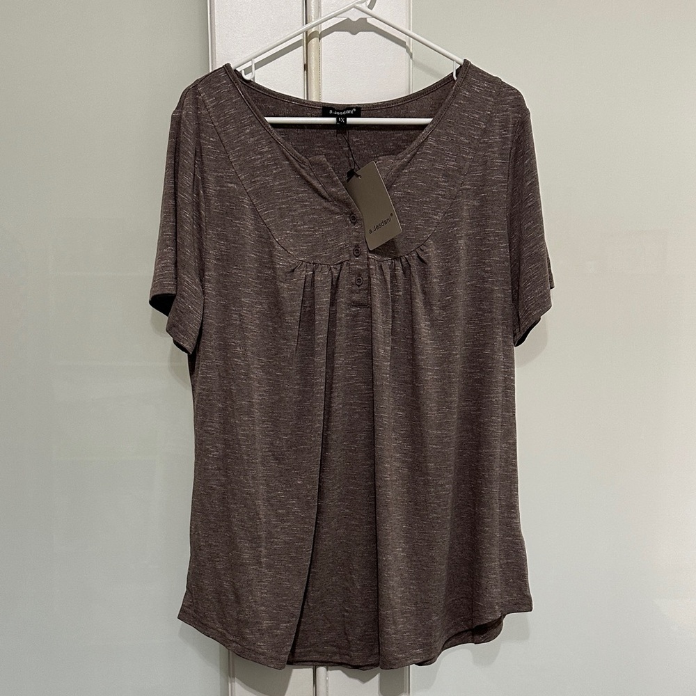 Two size 1X womens tops. One is NWT and one is NW/O tags - Picture 6 of 11